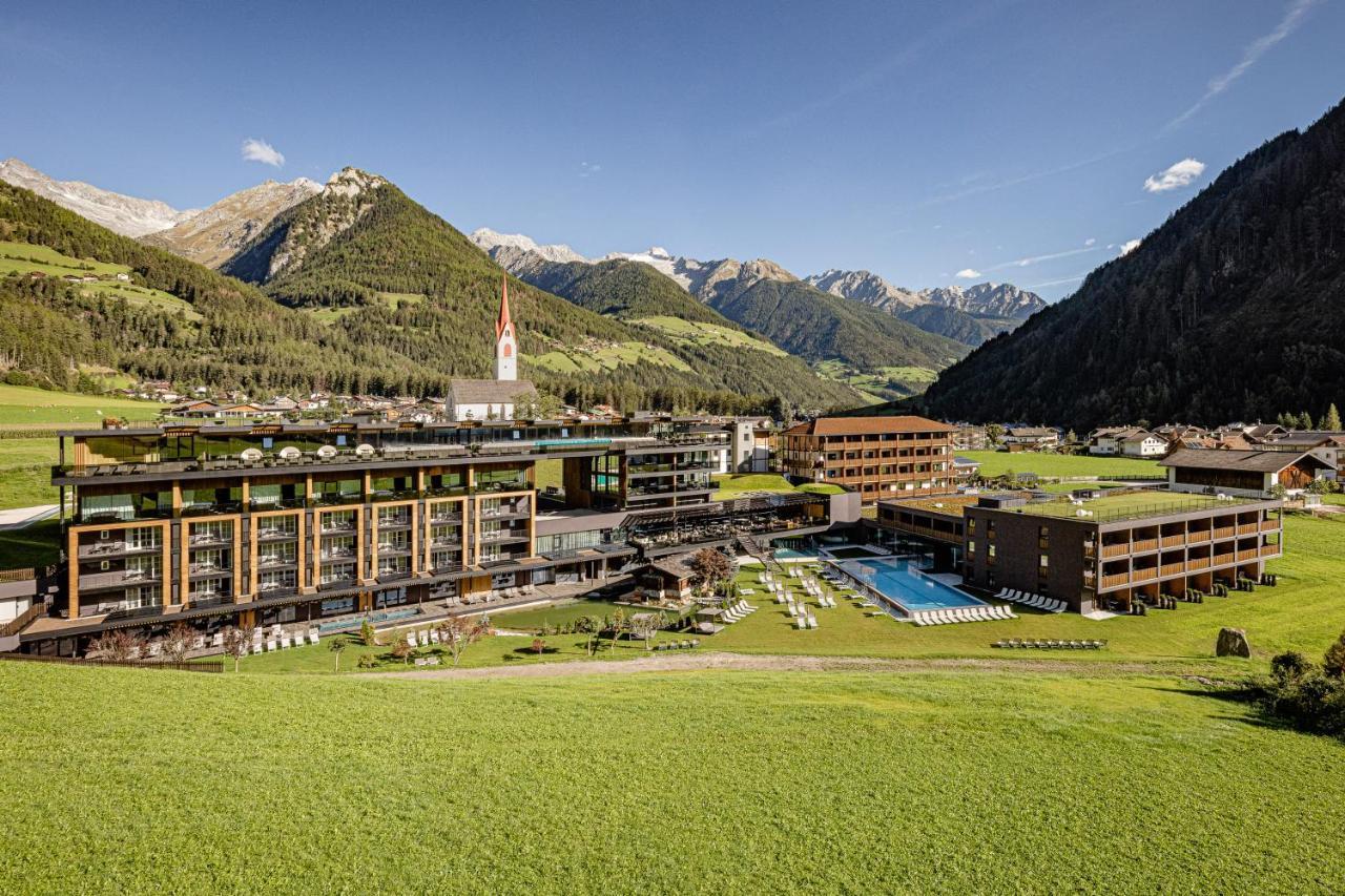 Alpine Luxury Spa Resort Schwarzenstein Lutago Exteriör bild