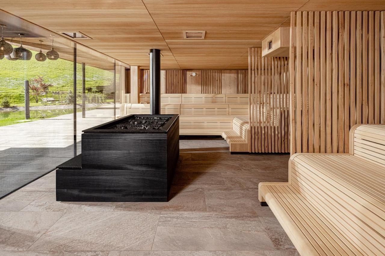 Alpine Luxury Spa Resort Schwarzenstein Lutago Exteriör bild