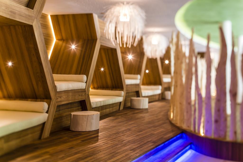 Alpine Luxury Spa Resort Schwarzenstein Lutago Exteriör bild